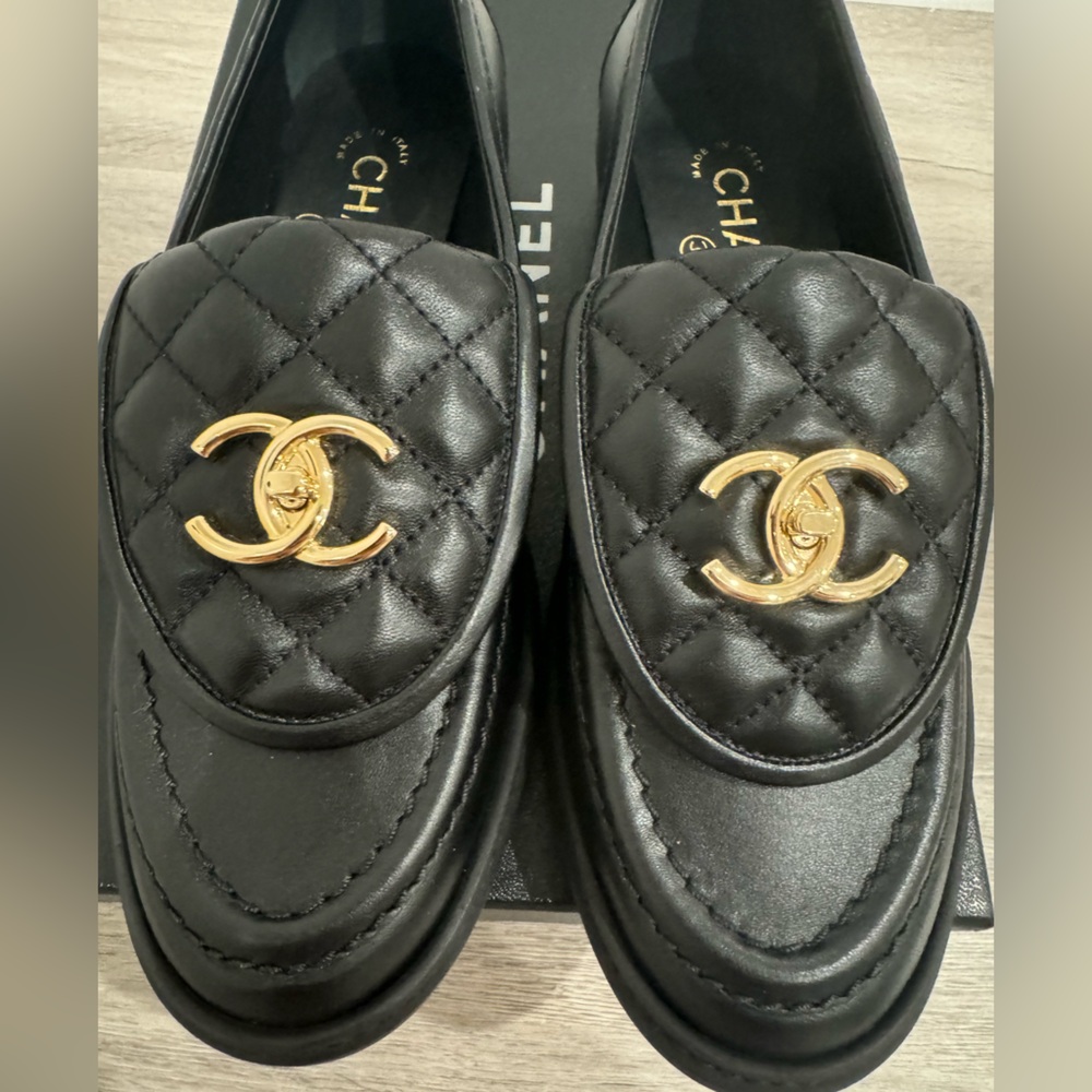 Brand new Chanel Lambskin Quilted CC Turnlock Loafers Size 37